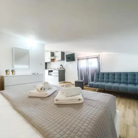 Sele Fontanebianche - Pool Apartman *
